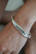 Load image into Gallery viewer, NA198 Disc Bracelet