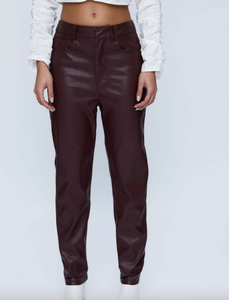 STRAIGHT LONG PANTS MADE OF BURGUNDY SYNTHETIC LEATHER (33W/11275)