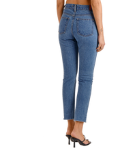 Load image into Gallery viewer, Kelly Medium Cropped