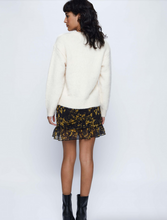 Load image into Gallery viewer, SOFT WHITE KNIT SWEATER (33W/10221)