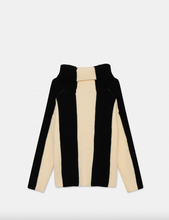 Load image into Gallery viewer, KNITTED SWEATER WITH HIGH COLLAR AND STRIPED PRINT (33W/10208)