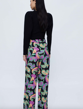 Load image into Gallery viewer, 33W/11220 STRAIGHT LONG PANTS WITH MULTICOLOR PAISLEY PRINT
