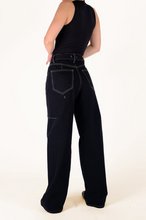 Load image into Gallery viewer, ROBIN BLACK S/W