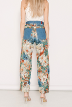 Load image into Gallery viewer, GWEN INDIGO FLOWERS