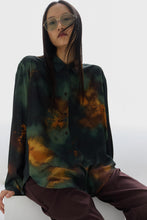 Load image into Gallery viewer, SAGER_2 Oversized asymmetric shirt with abstract tie-dye print
