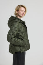 Load image into Gallery viewer, JETHRO Short chevron-quilted puffer jacket with hood and flap pockets