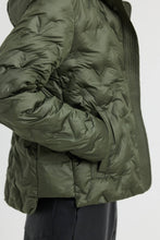 Load image into Gallery viewer, JETHRO Short chevron-quilted puffer jacket with hood and flap pockets
