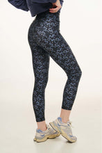 Load image into Gallery viewer, WOMAN PRINTED HIGH-WAISTED LEGGINGS - SNAKES