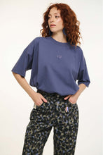 Load image into Gallery viewer, WOMAN SHORT SLEEVE T-SHIRT WITH EMBROIDERY - SOLUNA