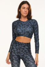 Load image into Gallery viewer, OMAN PRINTED CROP TOP - SNAKES