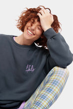 Load image into Gallery viewer, WOMAN CREWNECK WITH PRINT – MOUNTAIN