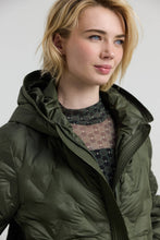 Load image into Gallery viewer, JETHRO Short chevron-quilted puffer jacket with hood and flap pockets