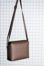 Load image into Gallery viewer, GARCE SQUARE BAG BROWN