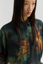 Load image into Gallery viewer, SAGER_2 Oversized asymmetric shirt with abstract tie-dye print