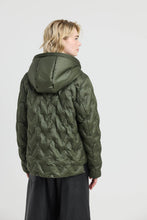 Load image into Gallery viewer, JETHRO Short chevron-quilted puffer jacket with hood and flap pockets