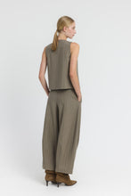 Load image into Gallery viewer, FLOELLA Cropped pinstripe herringbone trousers