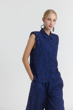 Load image into Gallery viewer, TAMALI Sleeveless abstract floral shirt