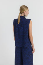 Load image into Gallery viewer, TAMALI Sleeveless abstract floral shirt