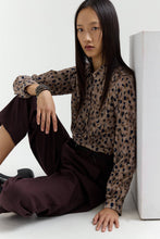 Load image into Gallery viewer, PABLITA Fitted abstract print shirt with vertical shaping darts