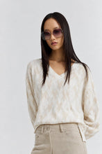 Load image into Gallery viewer, FORTUNA Fine-knit sweater with textured chevron pattern and asymmetric hem